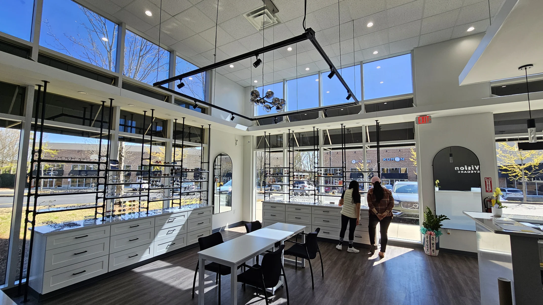 Ivision clinic and optical retail space